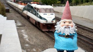 When gnomes sit on rails