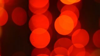 The surprising memory of Stokes-shifted photons