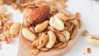 Eating a handful of nuts each day is linked with lower risk of high blood pressure