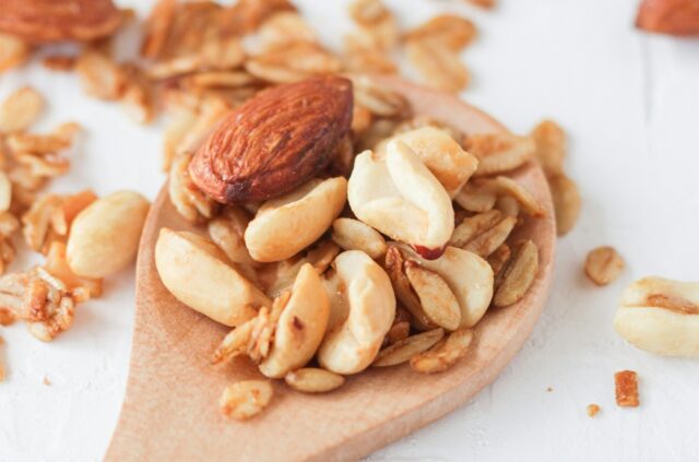 Eating a handful of nuts each day is linked with lower risk of high blood pressure